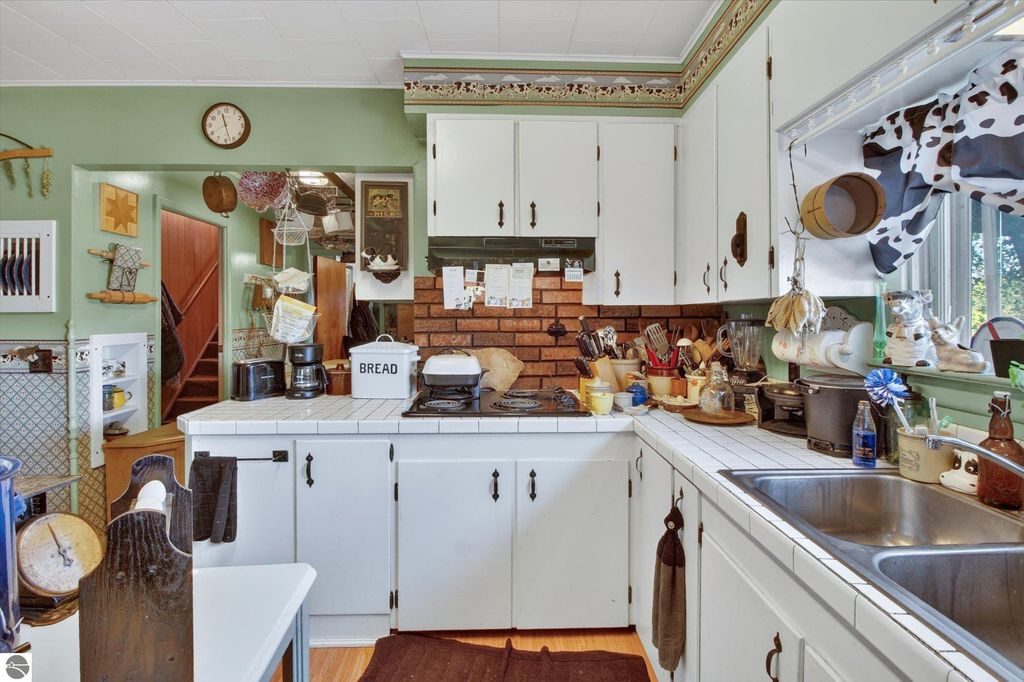 Image 13 of property listing at 4667 N Croswell Road, Alma, MI 48801