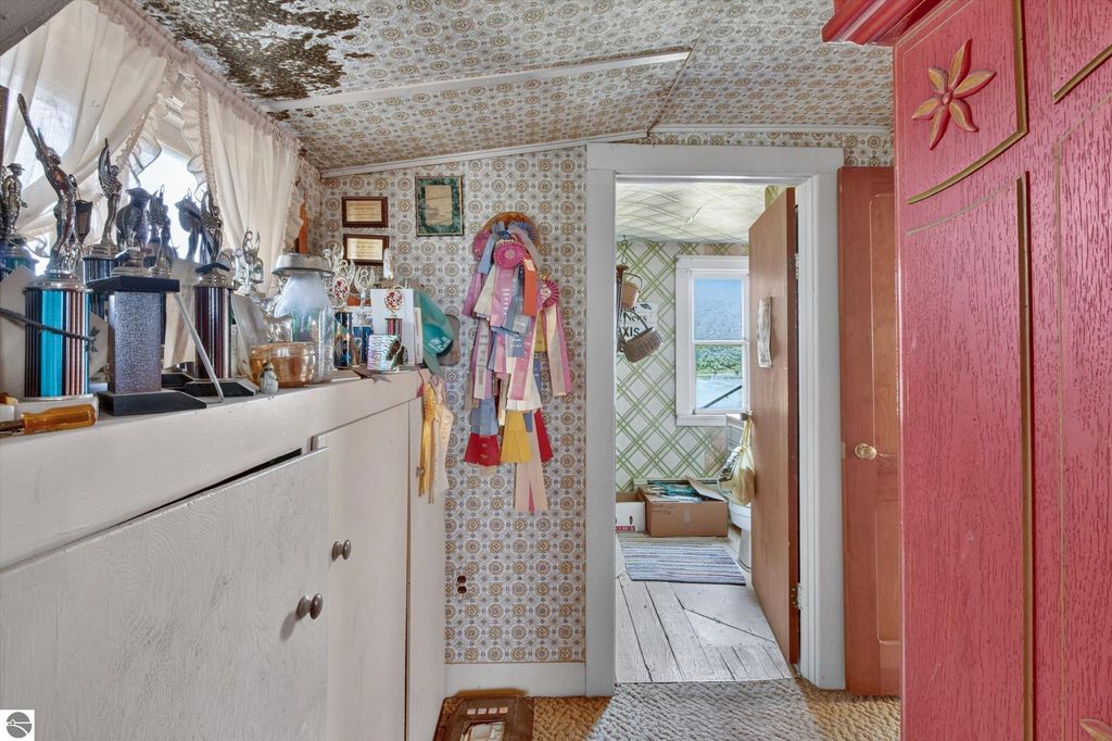 Image 22 of property listing at 4667 N Croswell Road, Alma, MI 48801