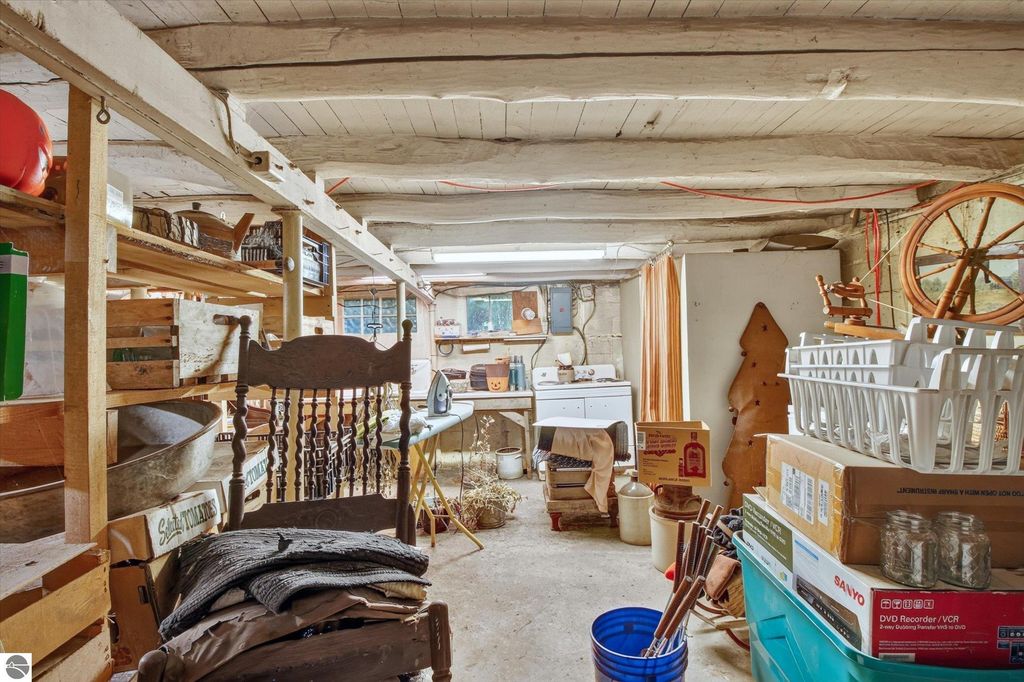 Image 32 of property listing at 4667 N Croswell Road, Alma, MI 48801