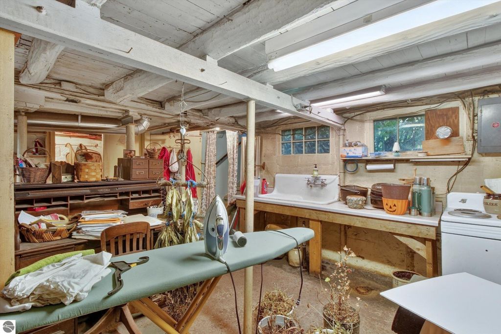 Image 33 of property listing at 4667 N Croswell Road, Alma, MI 48801
