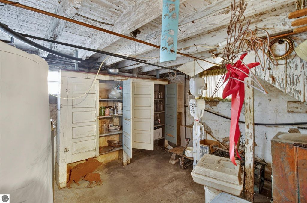 Image 36 of property listing at 4667 N Croswell Road, Alma, MI 48801