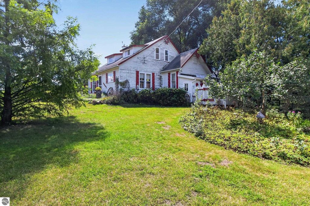Image 37 of property listing at 4667 N Croswell Road, Alma, MI 48801