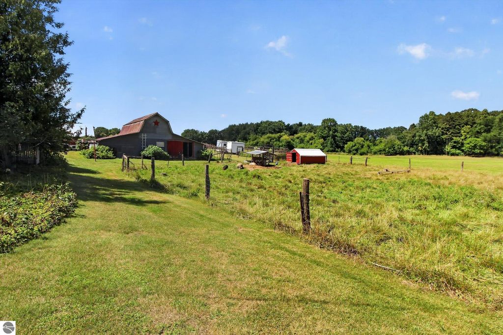 Image 39 of property listing at 4667 N Croswell Road, Alma, MI 48801