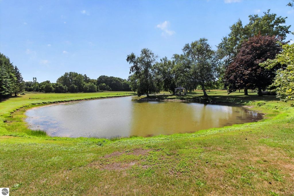 Image 40 of property listing at 4667 N Croswell Road, Alma, MI 48801