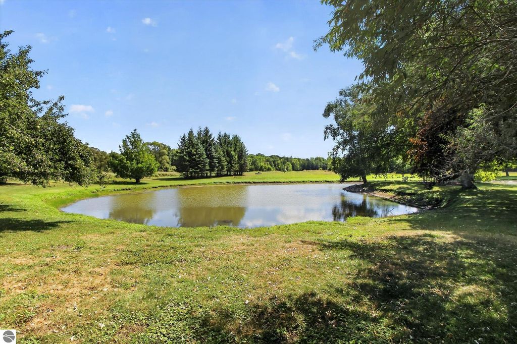 Image 41 of property listing at 4667 N Croswell Road, Alma, MI 48801