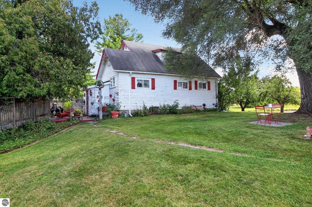 Image 44 of property listing at 4667 N Croswell Road, Alma, MI 48801