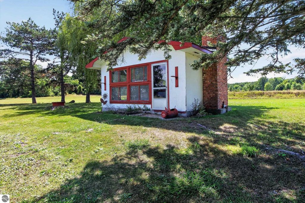Image 46 of property listing at 4667 N Croswell Road, Alma, MI 48801