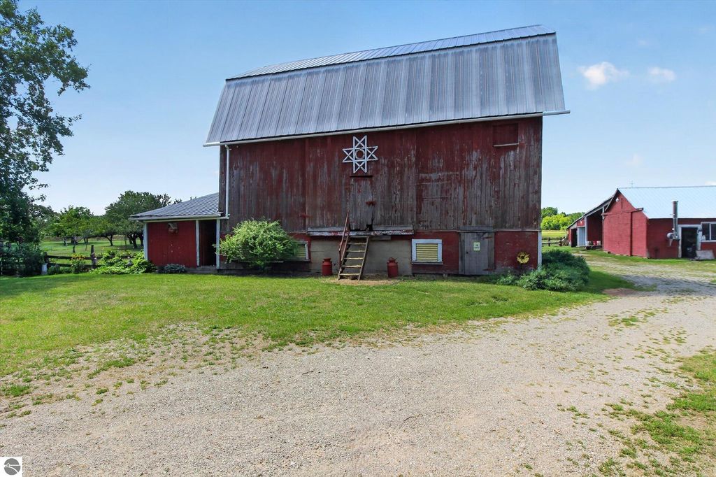 Image 47 of property listing at 4667 N Croswell Road, Alma, MI 48801
