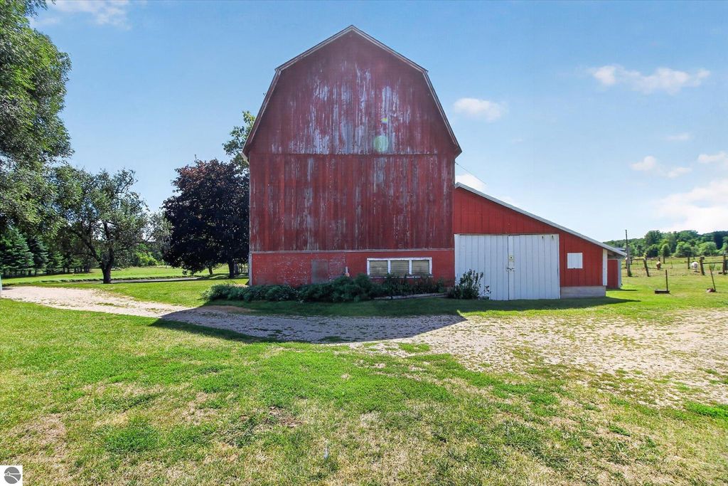 Image 49 of property listing at 4667 N Croswell Road, Alma, MI 48801