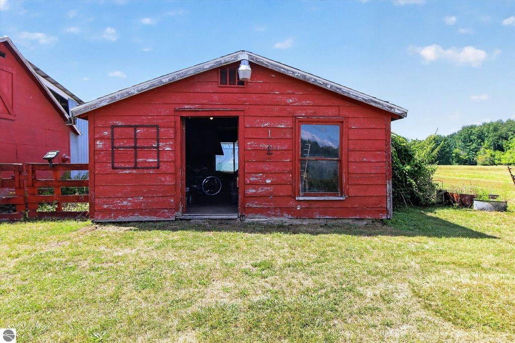 Image 52 of property listing at 4667 N Croswell Road, Alma, MI 48801