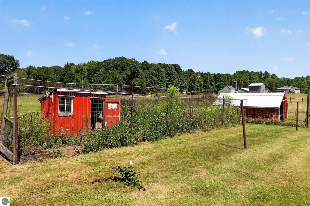 Image 53 of property listing at 4667 N Croswell Road, Alma, MI 48801