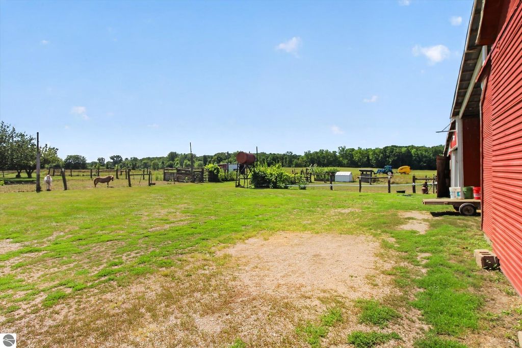 Image 58 of property listing at 4667 N Croswell Road, Alma, MI 48801
