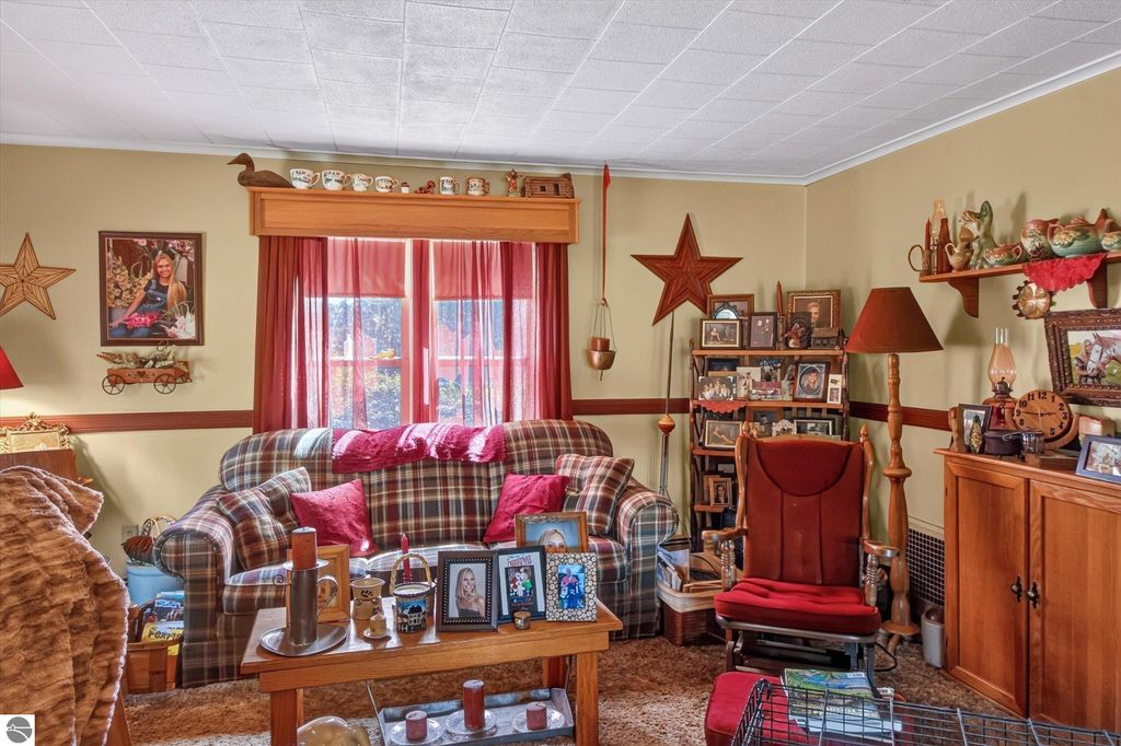 Image 6 of property listing at 4667 N Croswell Road, Alma, MI 48801