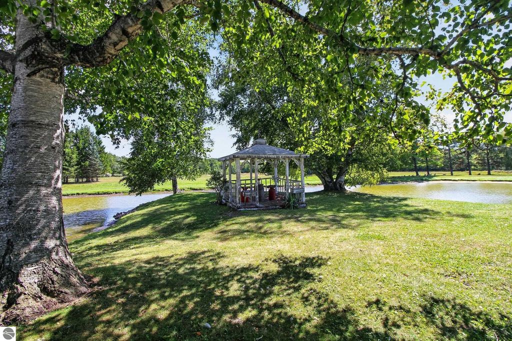 Image 64 of property listing at 4667 N Croswell Road, Alma, MI 48801