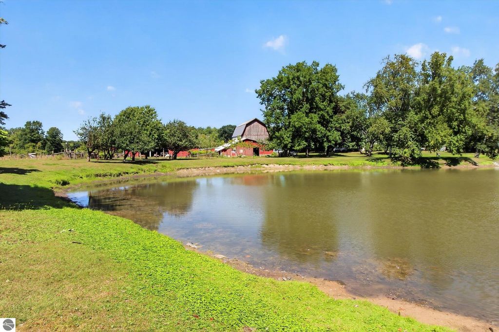 Image 66 of property listing at 4667 N Croswell Road, Alma, MI 48801