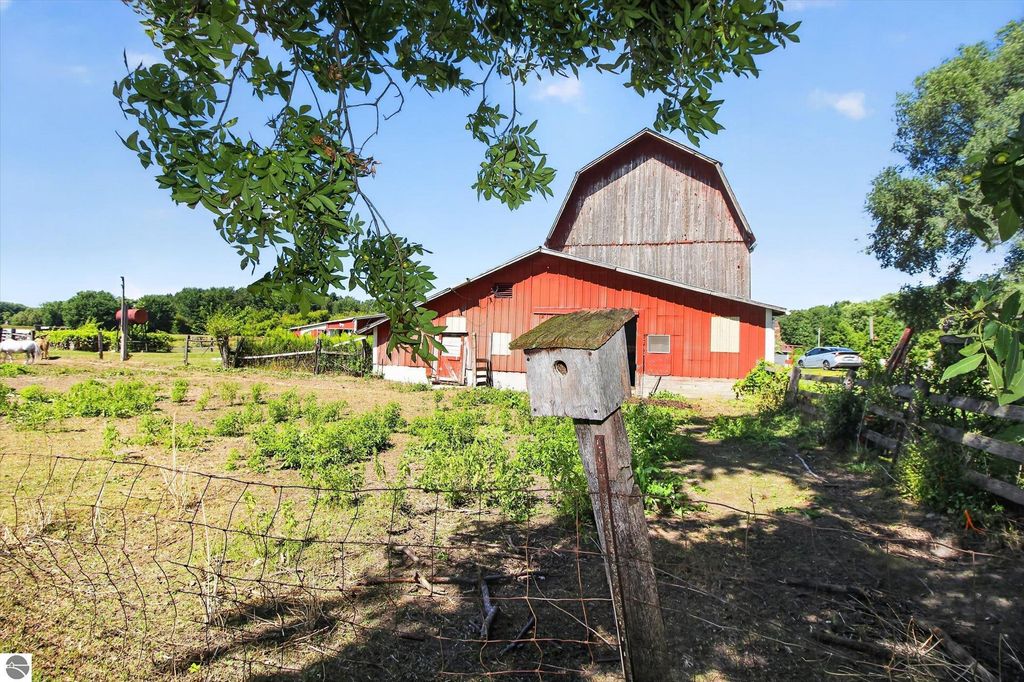Image 67 of property listing at 4667 N Croswell Road, Alma, MI 48801
