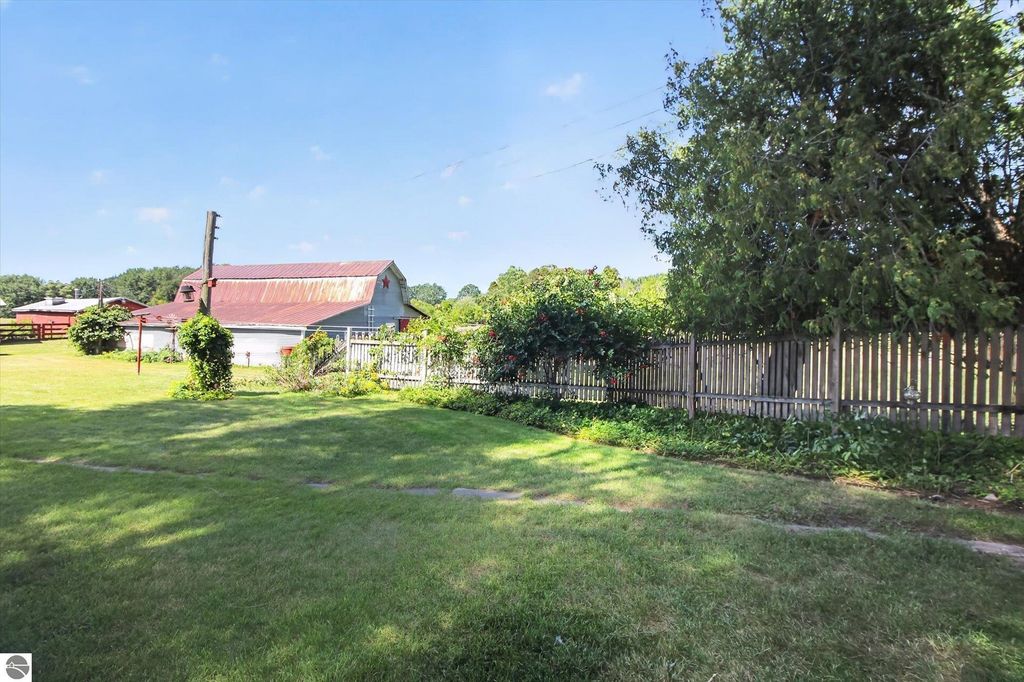 Image 68 of property listing at 4667 N Croswell Road, Alma, MI 48801