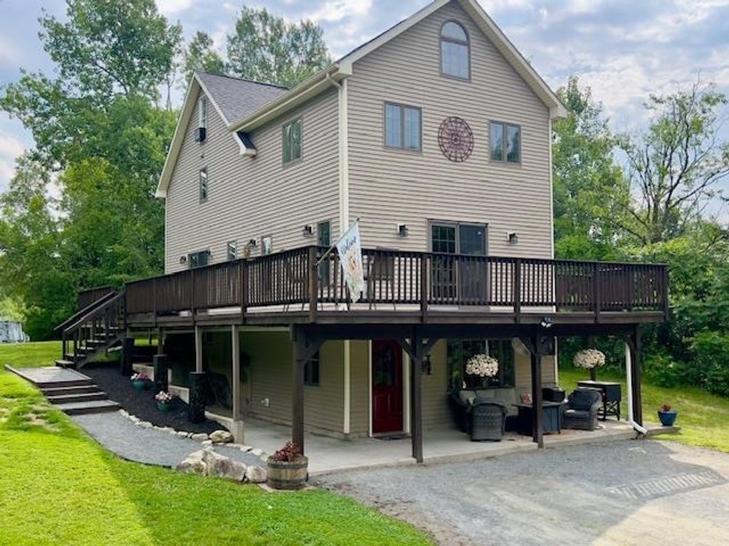 113 Appletree Lane, Newport City, VT 05855