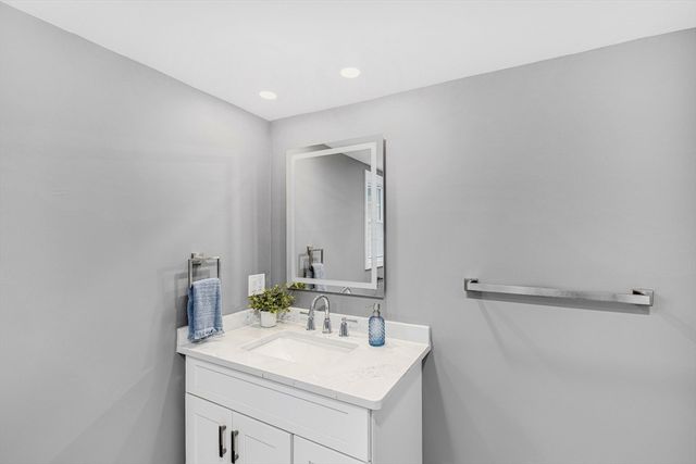 7 Trues Pkwy, Sandown, NH 03873