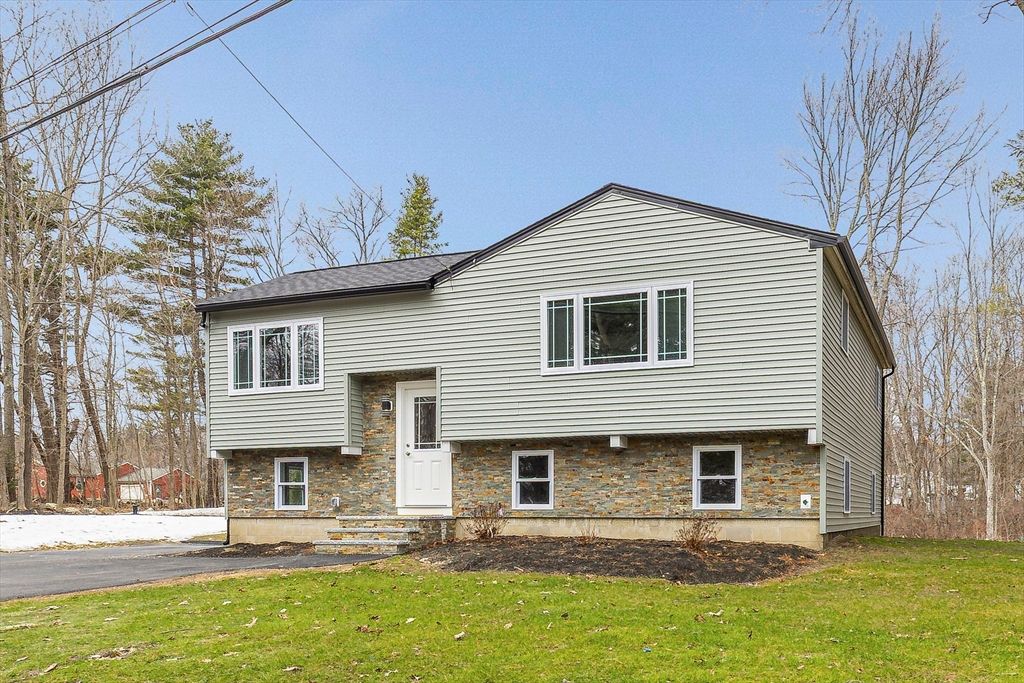 7 Trues Pkwy, Sandown, NH 03873