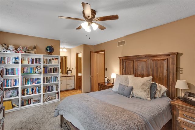 529 Brandywine Dr, Cranberry Twp, PA 16066