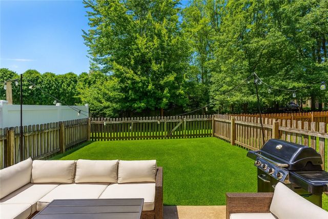 529 Brandywine Dr, Cranberry Twp, PA 16066