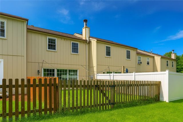 529 Brandywine Dr, Cranberry Twp, PA 16066