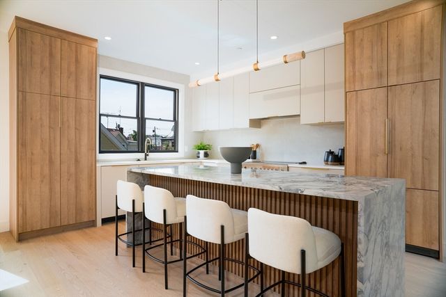 290 Watertown St 4, Newton, MA 02458