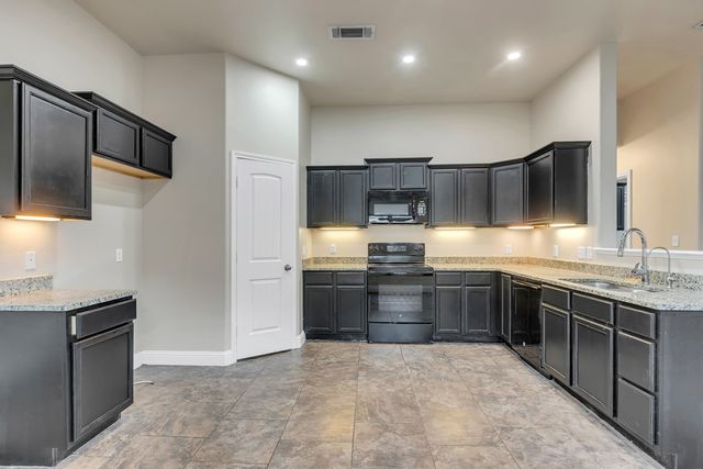 713 E 96th St, Odessa, TX 79765