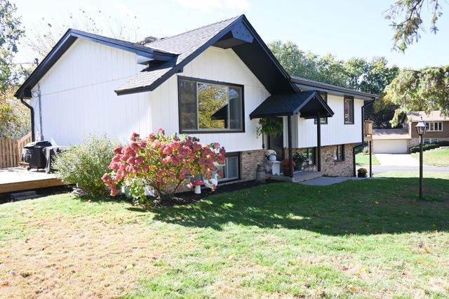 4696 Flag Avenue N, New Hope, MN 55428