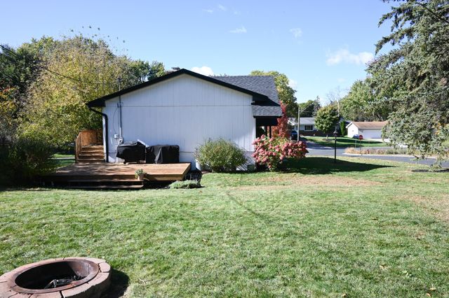 4696 Flag Avenue N, New Hope, MN 55428