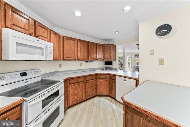 402 SUMNER WAY, West Chester, PA 19382