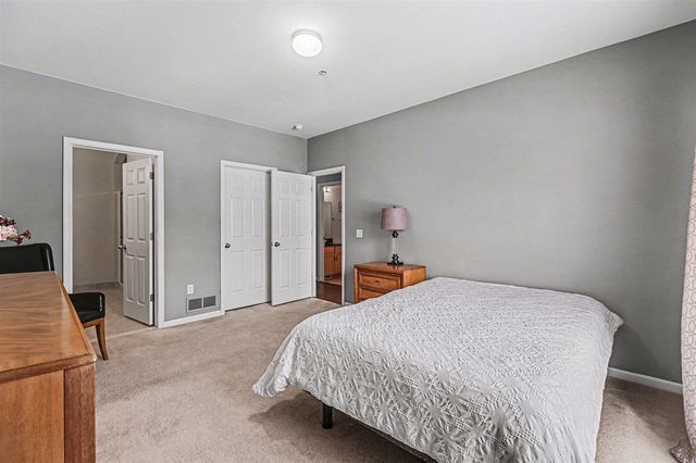 228 W Oakbrook Drive, Ann Arbor, MI 48103