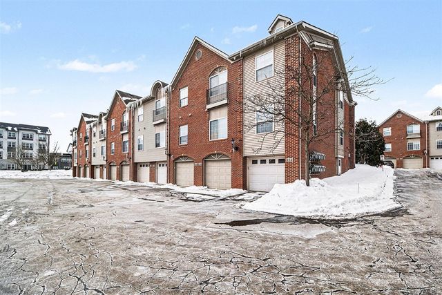 228 W Oakbrook Drive, Ann Arbor, MI 48103