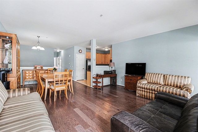 228 W Oakbrook Drive, Ann Arbor, MI 48103