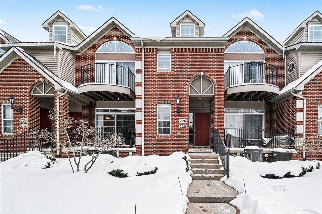 228 W Oakbrook Drive, Ann Arbor, MI 48103