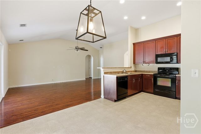 34 Twin Oaks Place, Savannah, GA 31407