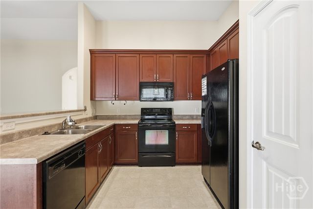 34 Twin Oaks Place, Savannah, GA 31407