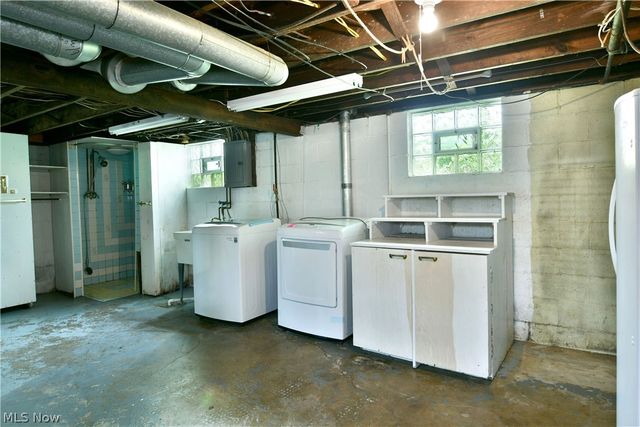 1406 Mazda Avenue NE, Warren, OH 44483