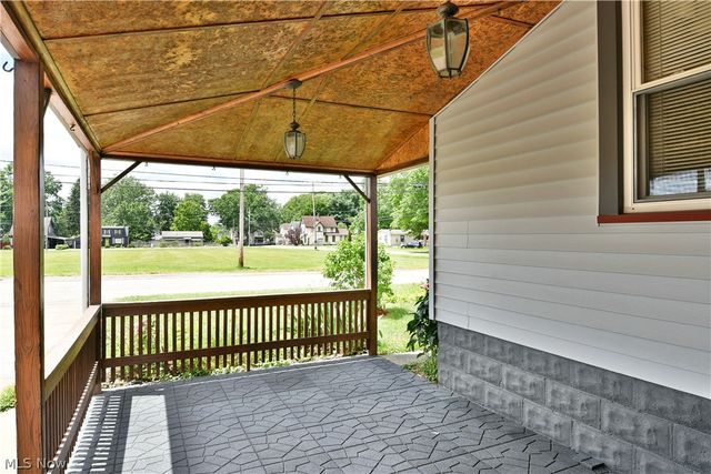 1406 Mazda Avenue NE, Warren, OH 44483
