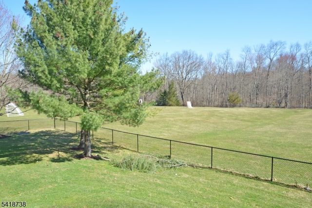 37 Park Edge, Berkeley Heights Twp., NJ 07922