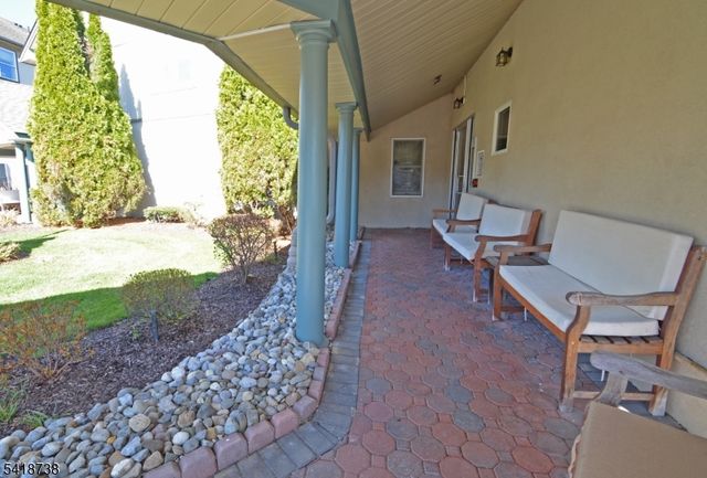 37 Park Edge, Berkeley Heights Twp., NJ 07922