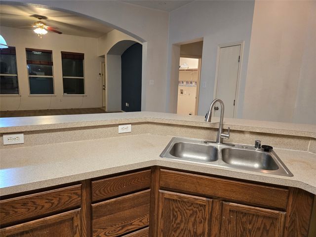 606 Zollman Court, Lancaster, TX 75146