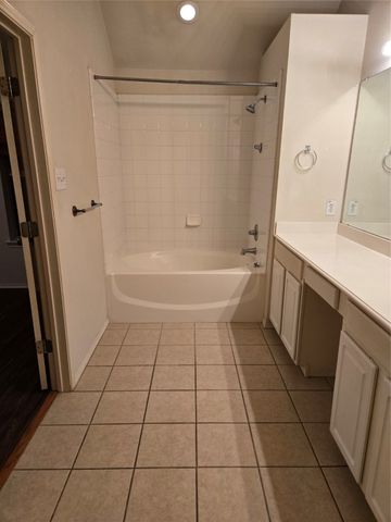 606 Zollman Court, Lancaster, TX 75146