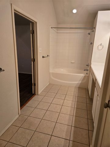 606 Zollman Court, Lancaster, TX 75146