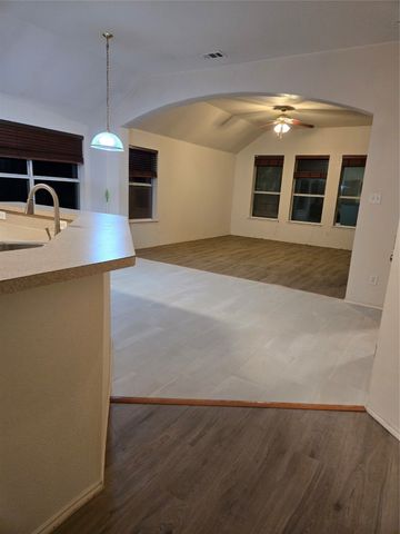 606 Zollman Court, Lancaster, TX 75146