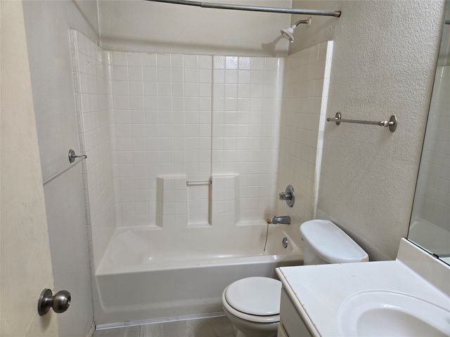 606 Zollman Court, Lancaster, TX 75146