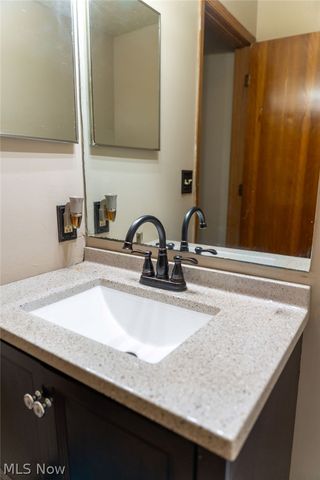 444 Sunshine Avenue, Youngstown, OH 44505