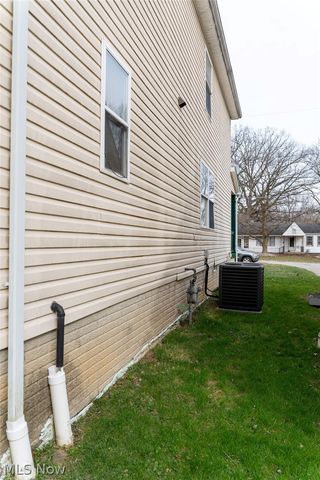 444 Sunshine Avenue, Youngstown, OH 44505