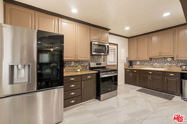 2562 Kurt Avenue, Commerce, CA 90040